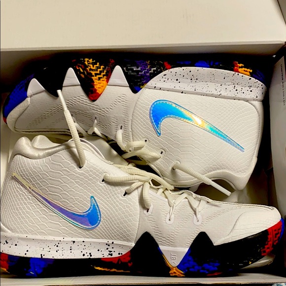 Nike Kyrie 4 NCAA - Picture 3 of 7